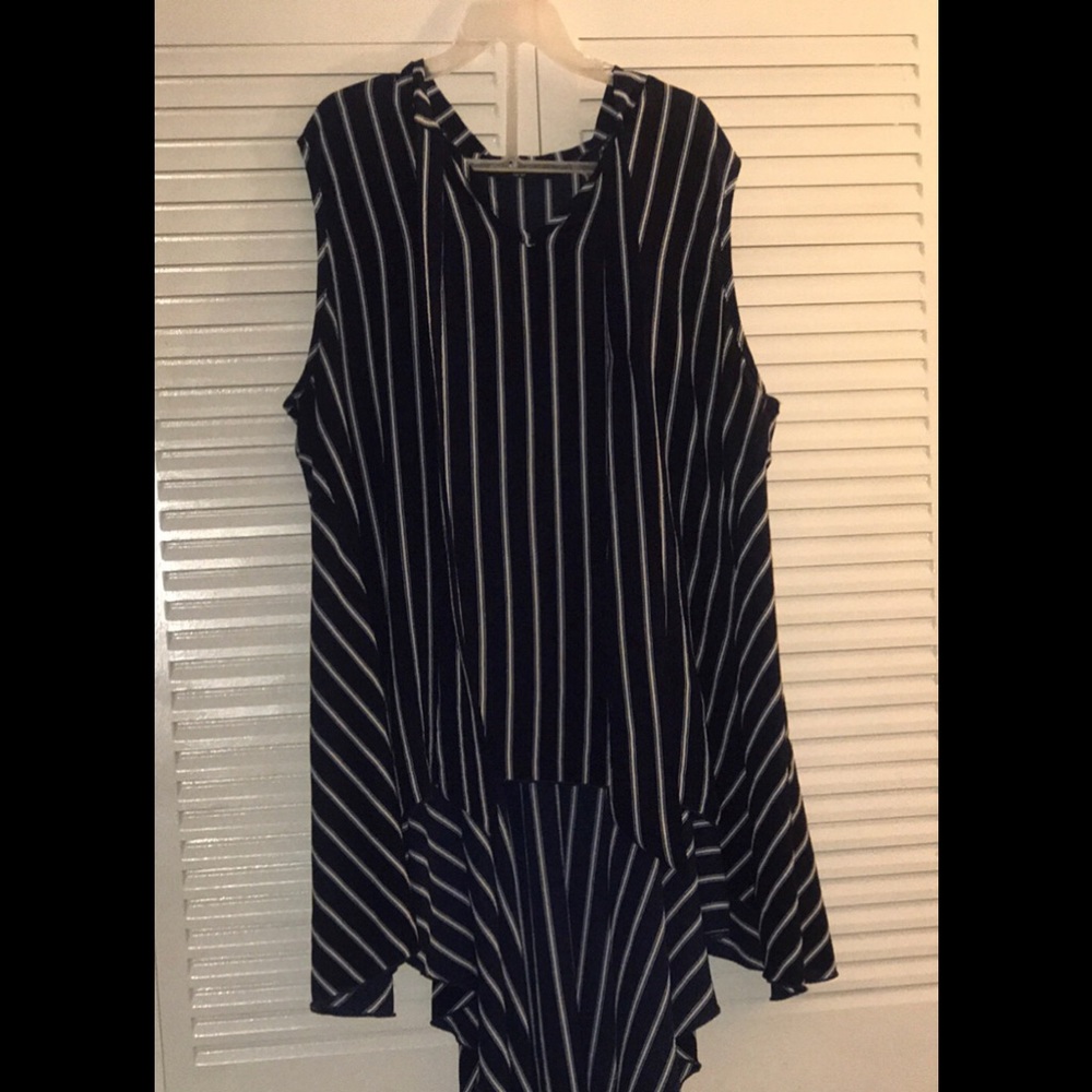 Navy/White high-low sleeveless top